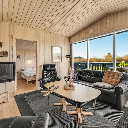 Benjamina - 530m To The Fjord By Interhome