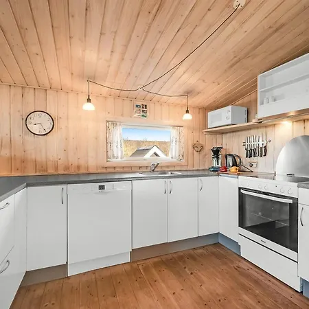 Benjamina - 530m To The Fjord By Interhome