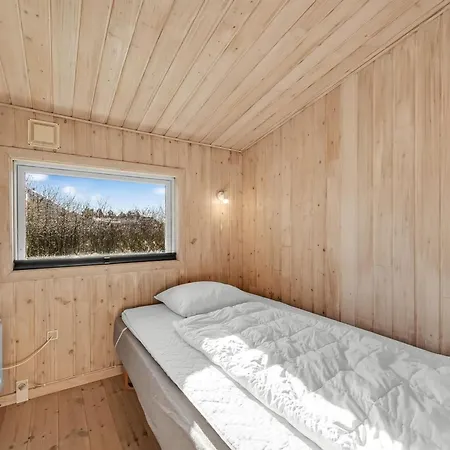 Benjamina - 530m To The Fjord By Interhome